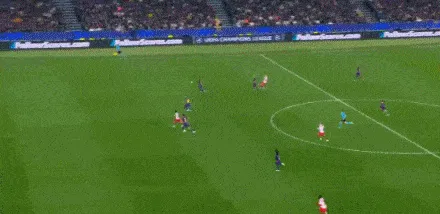 kaiyun中心-库巴西弧顶位置放倒西蒙尼，VAR介入后裁判出示红牌